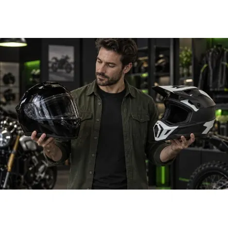 Cómo elegir un casco de moto según tu uso y tu talla